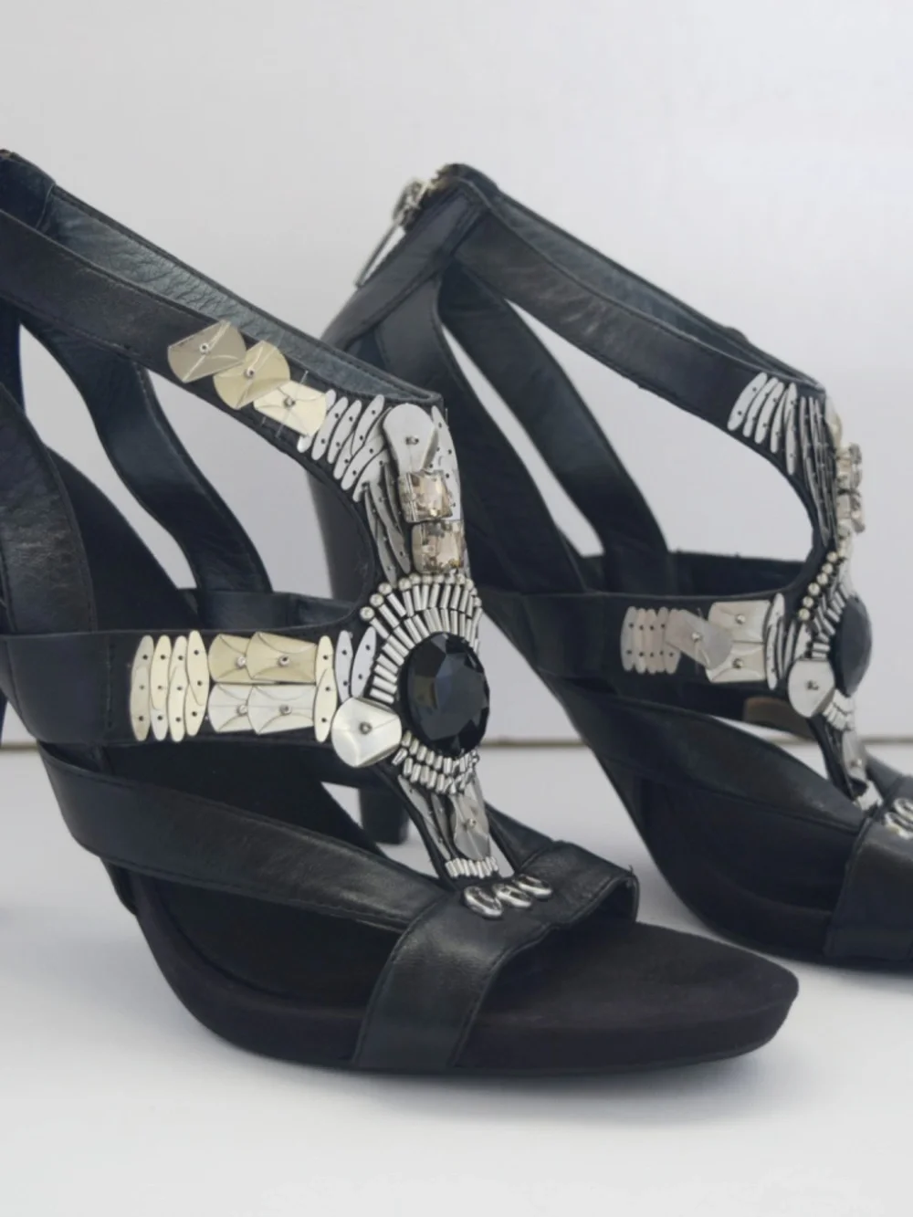 Nine West Women Size 8 Black Jeweled Beaded T-Strap Formal Sandal